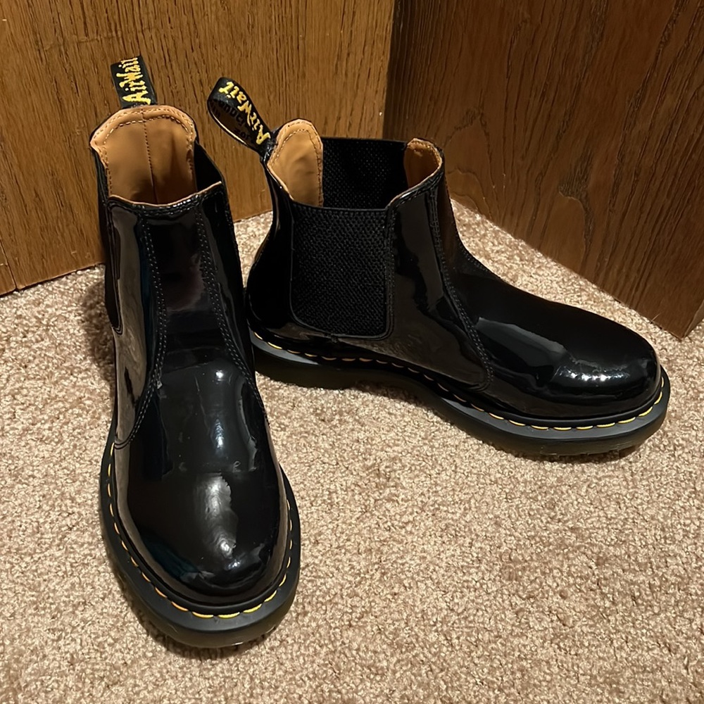 Dr Marten 2976 Chelsea boot in black platen leather